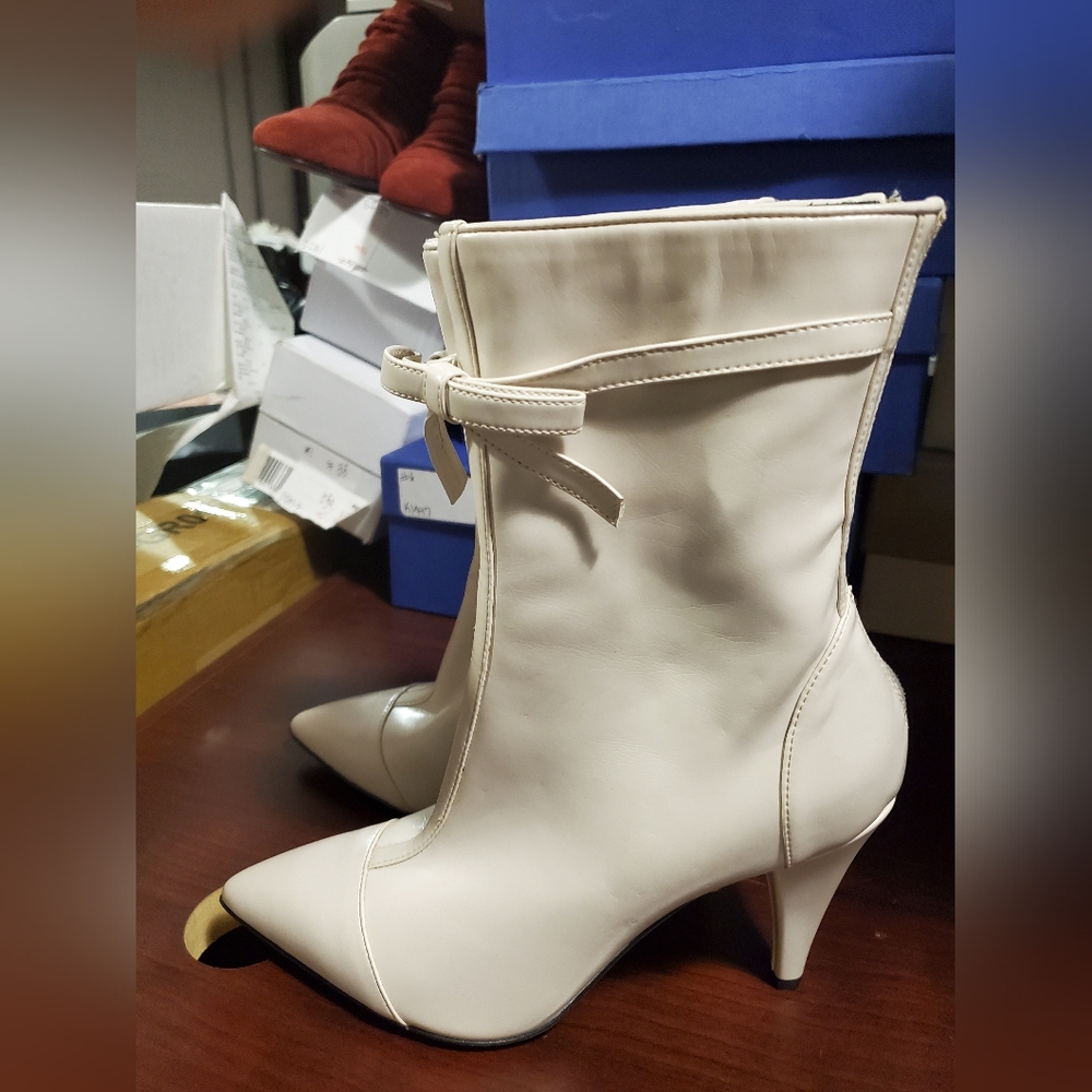 Sz 35 NIB $833 Philosophy boots